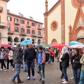 ..., tutto questo si riassume nel verbo “dialogare" (dall'Enciclica Fratelli Tutti)