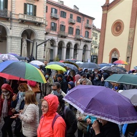 Avvicinarsi, esprimersi, ascoltarsi, guardarsi, conoscersi, provare a comprendersi, cercare punti di contatto...